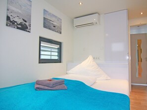 Mobile Home | 2 bedrooms, individually furnished