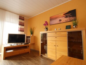 House | Living room - Gemuetliches Reihenhaus mit Garten (Dornum)