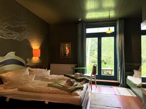 House | 9 bedrooms, individually furnished
