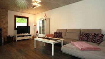 Rumah | 2 kamar tidur dan dilengkapi dengan perabotan berbeda-beda