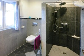 House | Bathroom - Apartment in Losheim am See (Losheim am See)