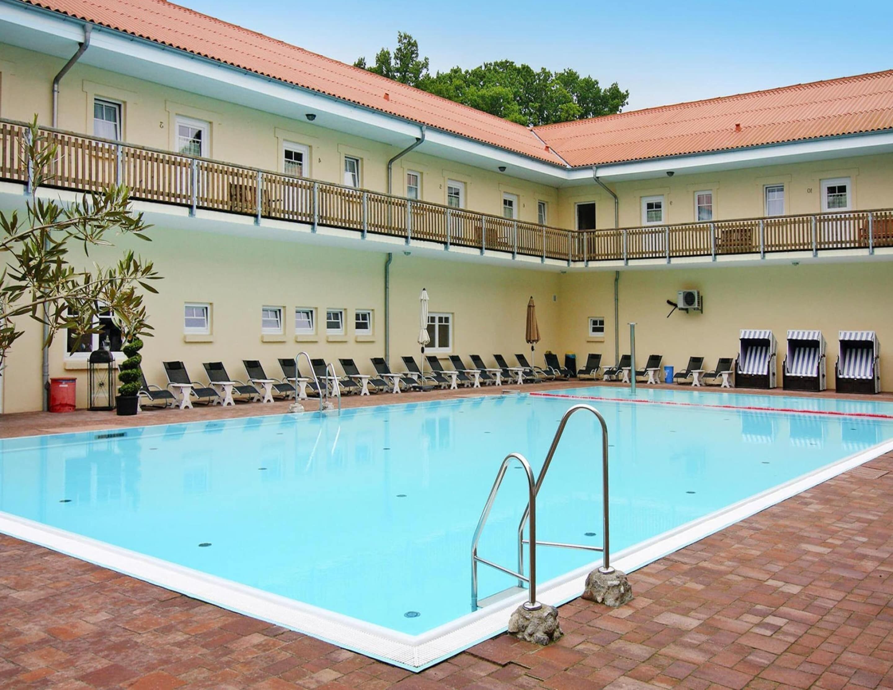 公寓 | 游泳池 | 室內游泳池和室外游泳池