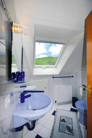 Apartment | Bathroom