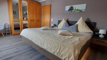 Apartemen | 2 kamar tidur dan dilengkapi dengan perabotan berbeda-beda