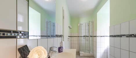 Apartment | Bathroom