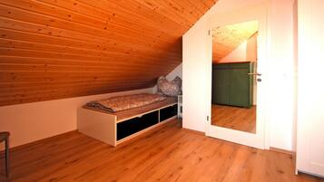 House | 3 bilik tidur, dilengkapkan perabot secara berasingan