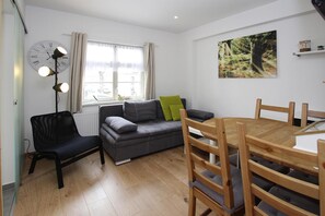 Apartment | Dining