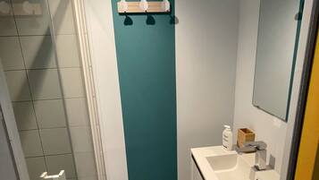 Handdukar och toalettpapper