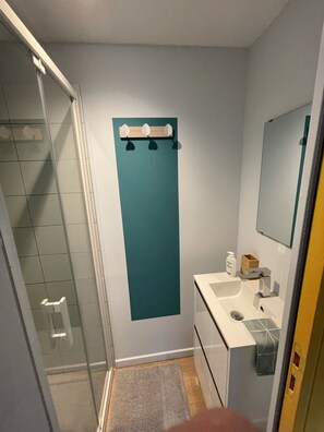 Håndklær og toalettpapir