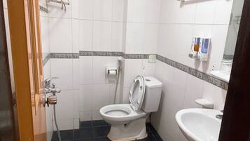 Ducha, toallas, jabón, shampoo