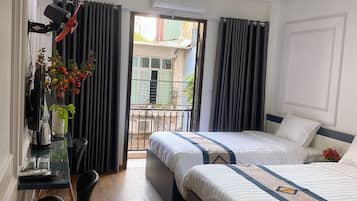 Escritorio, espacio para trabajar con laptop y wifi gratis