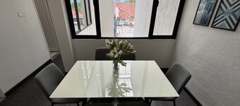 Spacious 4BR Home In The Heart Of Georgetown