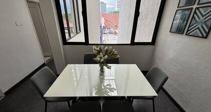 Spacious 4BR Home In The Heart Of Georgetown