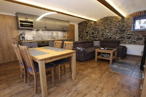 Apartment | Private kitchen | High chair - Apartment With Sauna and Fireplace in Bautzen (Malschwitz)