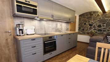 Apartemen | Dapur pribadi | Kursi makan untuk bayi