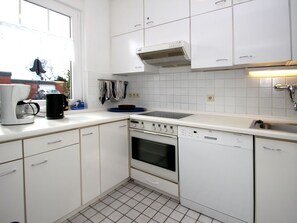 Bungalow | Private kitchen | Toaster, high chair - House, Dornumersiel (Dornum)