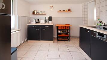 Nhà | Bếp riêng | Ấm điện, lò nướng bánh mì, ghế cao cho trẻ em