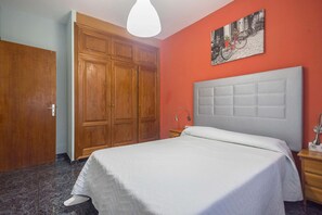 1 bedroom, iron/ironing board, free WiFi, bed sheets