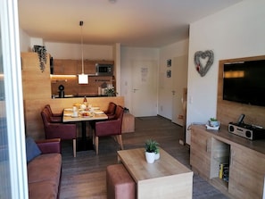 Apartment | Living room - Hubsche Wohnung mit Balkon (Feldberg)