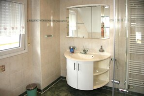 Ferienhaus | Badezimmer