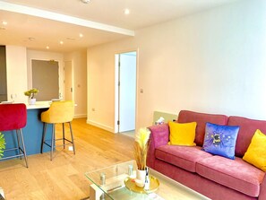 Apartment | Living area | TV - Deansgate Suite - Luxespa - Skyline - Breakfast (Manchester)