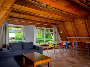 House | Dining - Holiday Home in Damp With Garden (Damp)