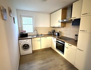 House | Private kitchen | Electric kettle, toaster, high chair - Doppelhaushalfte Dunenrose, Glowe (Glowe)