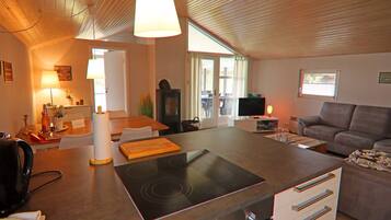 House | Private kitchen | Electric kettle, toaster, highchair