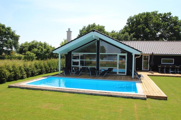 House | Exterior - Ferienhaus mit Pool und Sauna am Duemmer See (Dümmer)