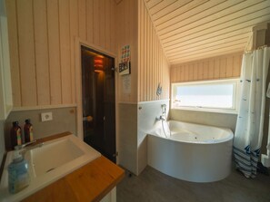 Bathroom - Ferienhaus mit Pool und Sauna am Duemmer See (Dummer)