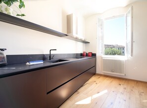 Réfrigérateur, micro-ondes, four, lave-vaisselle