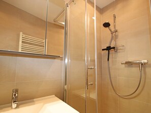 Apartment | Bathroom