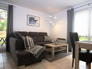 Living area - Apartment in Trassenheide Near Sandy Beach (Trassenheide)