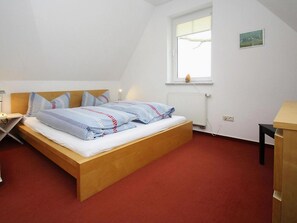 House | 3 bedrooms, individually furnished, bed sheets