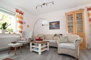 Living room - Bungalow in Berumbur Nahe Norddeich Strand (Berumbur)