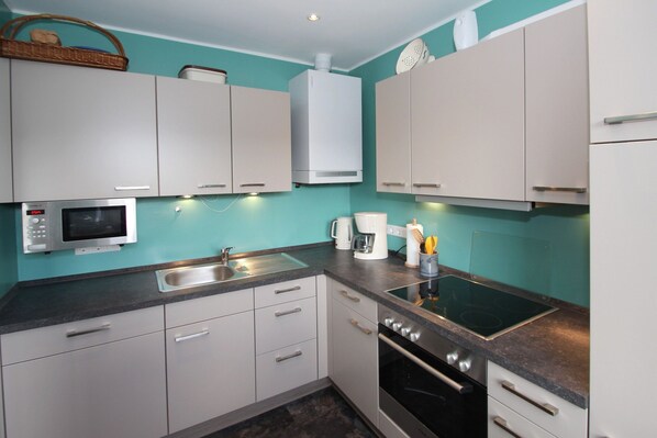 Bangalô | Cozinha privada | Chaleira elétrica, torradeira