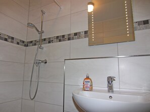 Apartment | Bathroom - Ferienwohnung in Lemkenhafen for 2 Personen (Fehmarn)