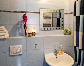 Apartment | Bathroom