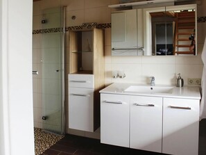 House | Bathroom - Attraktives Ferienhaus mit Balkon (Kaltennordheim)