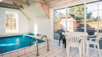 Hus | Pool | Indendørs pool, udendørs pool