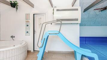 Rumah | Kolam renang | Kolam renang indoor dan kolam renang outdoor