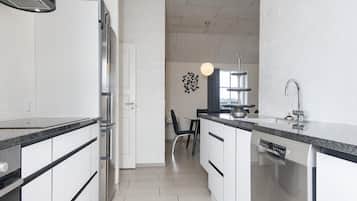 Nhà | Bếp riêng | Tủ lạnh, lò vi sóng, máy rửa bát