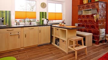 House | Dapur peribadi | Kerusi tinggi