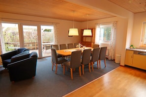 House | Private kitchen | Highchair - Ferienhaus fur 21 Personen im Mueritz Nationalpark (Mirow)