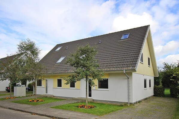 House | Exterior - Cottage in Muritz Park Near 1,000 Lakes (Mirow)