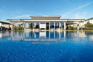 公寓 | 游泳池 | 室內游泳池和室外游泳池