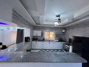 Microwave, oven, stovetop - Cozy 3BR Apt - King Bed - with AC & WiFi in New Cairo, 5th Settlement (Cairo Governorate)