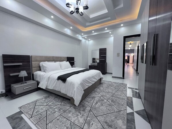 3 bedrooms, iron/ironing board, WiFi, bed sheets - Cozy 3BR Apt - King Bed - with AC & WiFi in New Cairo, 5th Settlement (Cairo Governorate)