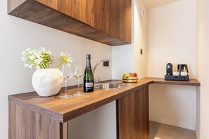 Family Suite | Living area | TV - Le Monsieur by Sweett (Paris)