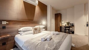 Double Room | Safe på rommet, strykejern/-brett og wi-fi (inkludert)